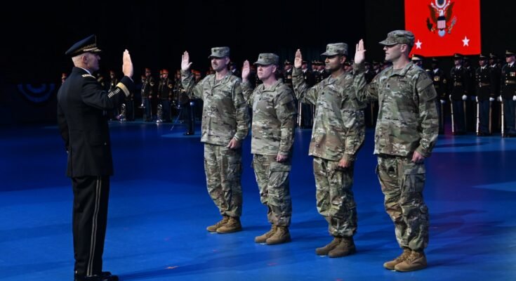 The chief of staff of the army, General Randy A. George, takes the oath automatically at four new LT. Cols of the American army. During a ...