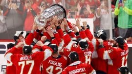 2025-26 The NHL Exit: Panthers to raise the banner of the Stanley Cup against Blackhawks during the opening evening